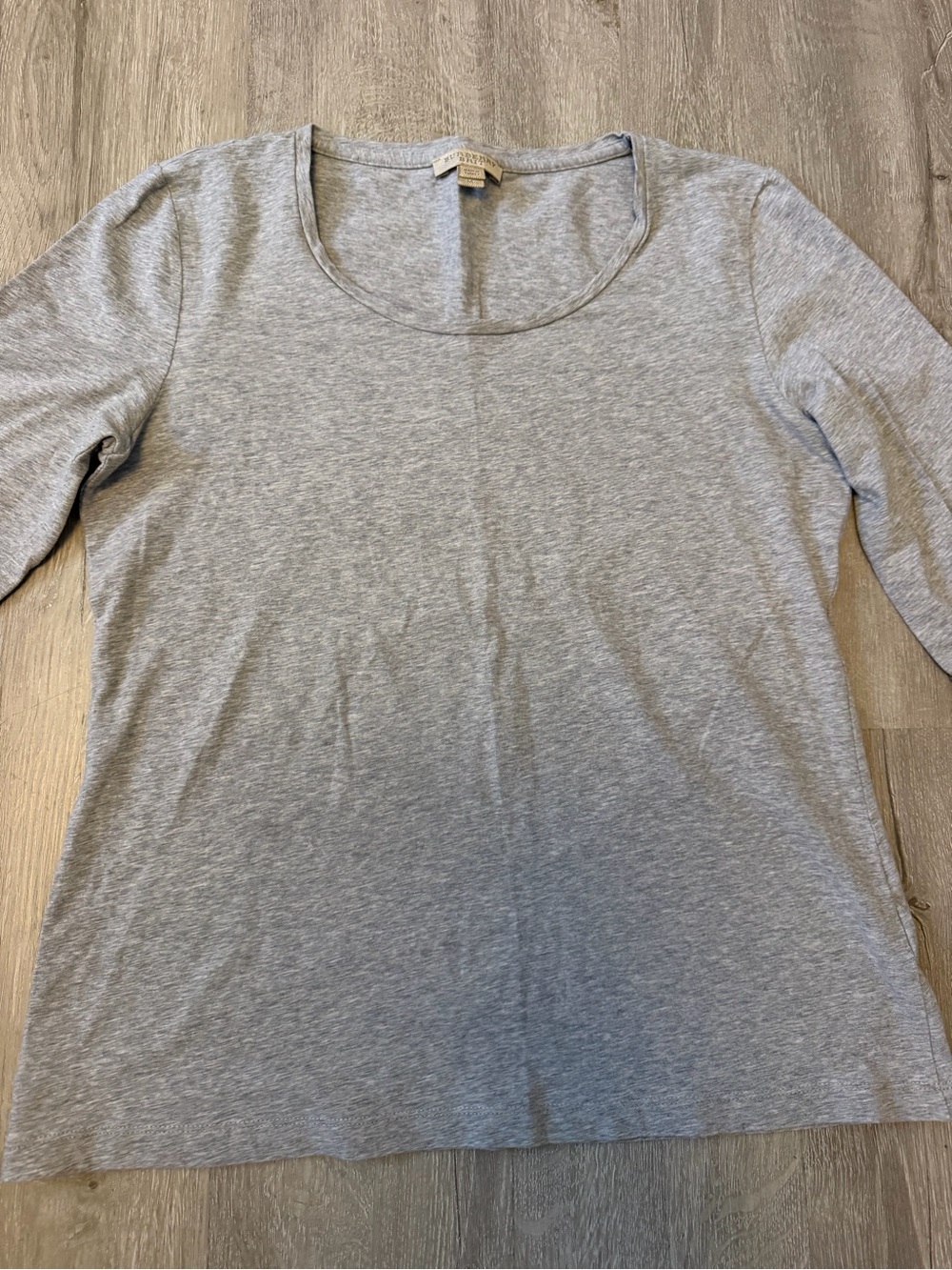 Burberry Gray Scoop Neck Tee with Signature Check Cuffs Sz M - Picture 3 of 8